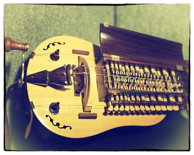 Hurdy gurdy (3 of 5)